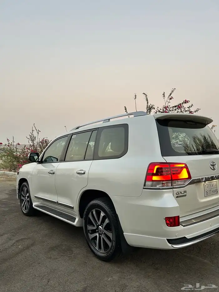 لاندكروزر مخزن 7