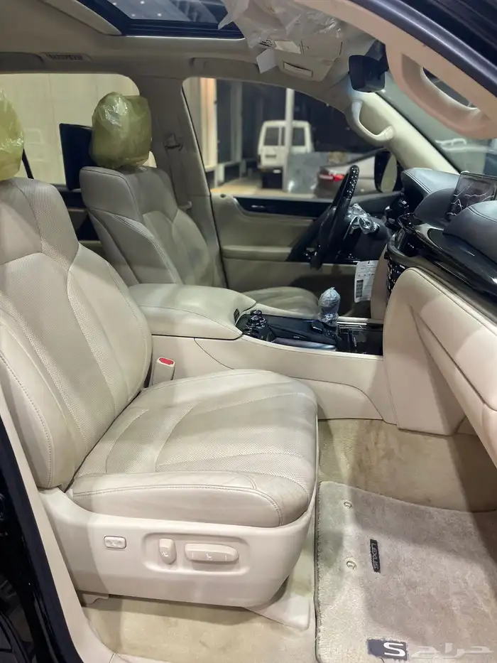 جيب لكزس ال اكس 570 موديل 2020 9