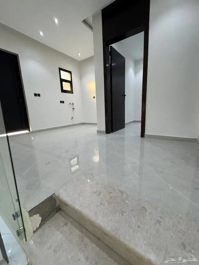 للبيع فيلا حي العزيزيه الخبر مساحه 480 م 28