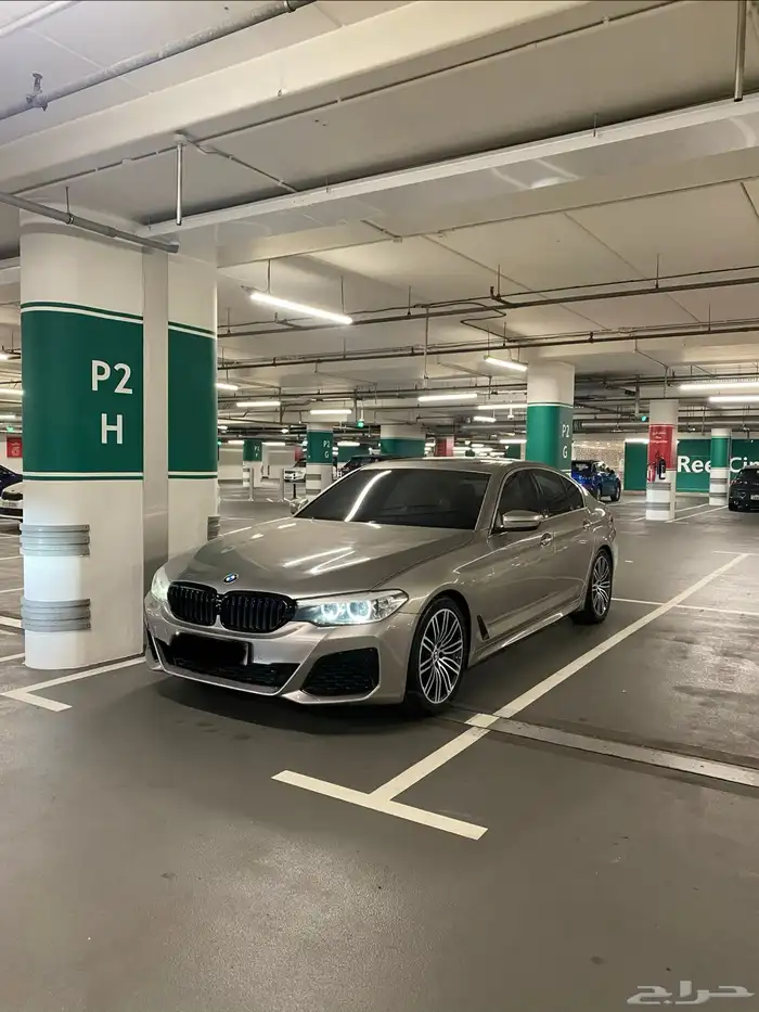 بي ام دبليو 520i 2018 1