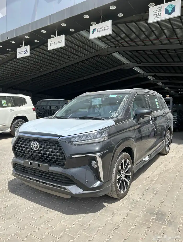 تويوتا  فيلوز GLXبنزين فل كامل 2025 اسود 72250 شامل الضريبة 2