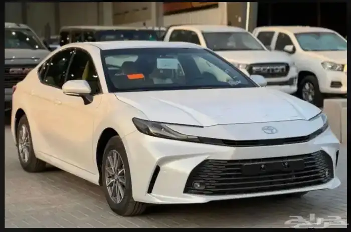 كامري 2025 E استاندرد مطور بنزين لون ابيض 2