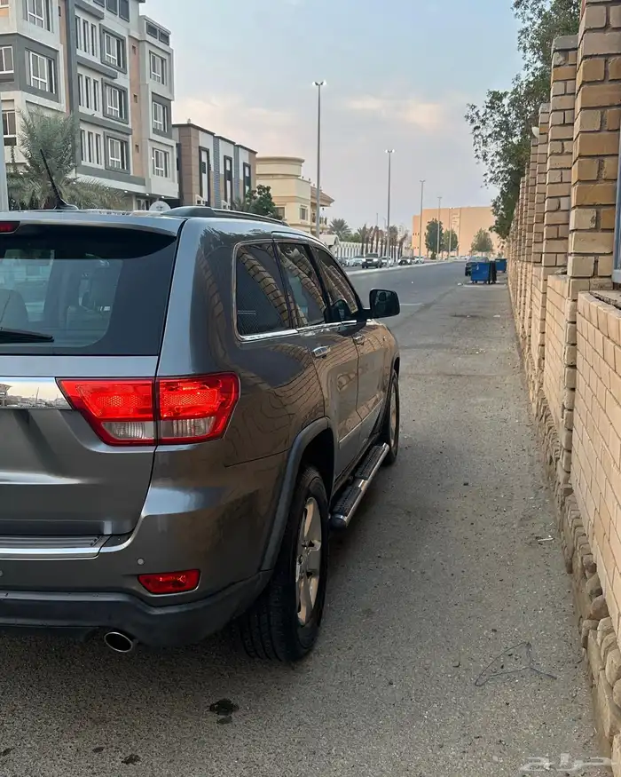 جيب جراند شيروكي 2013 2