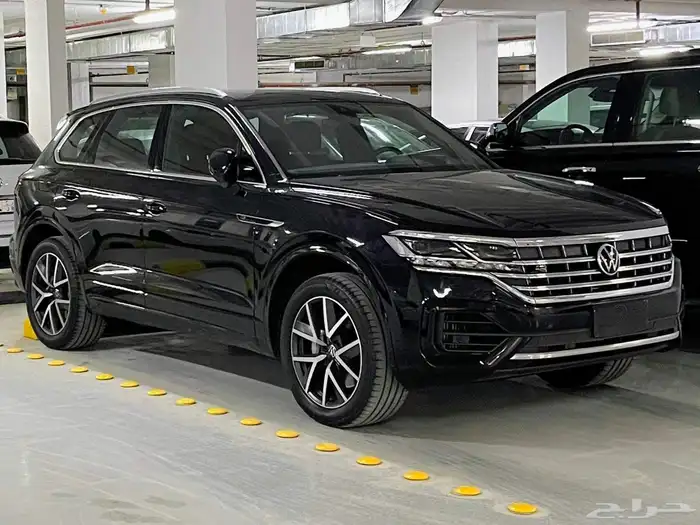 جيب طوارق فولكس واجن أسود R-line 2022 Touareg Volkswagen SUV 0