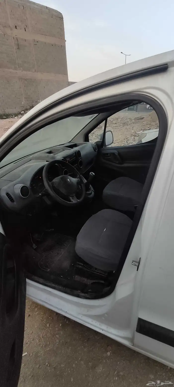 بيجو فان   2016 5