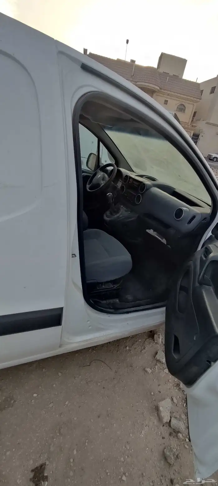 بيجو فان   2016 7