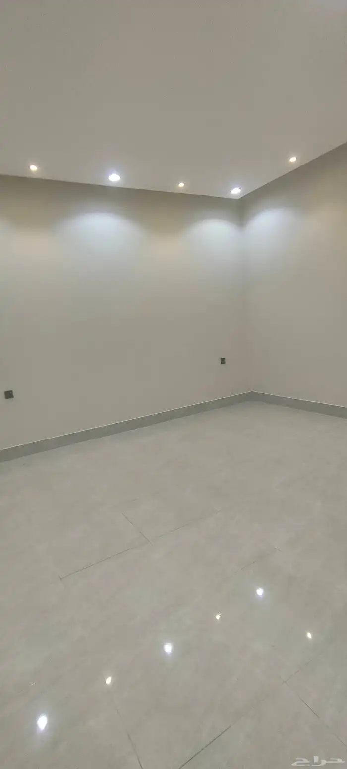 للبيع شقق ارضية بايكة سيارة مطله علي شارعين موقع مميز 24