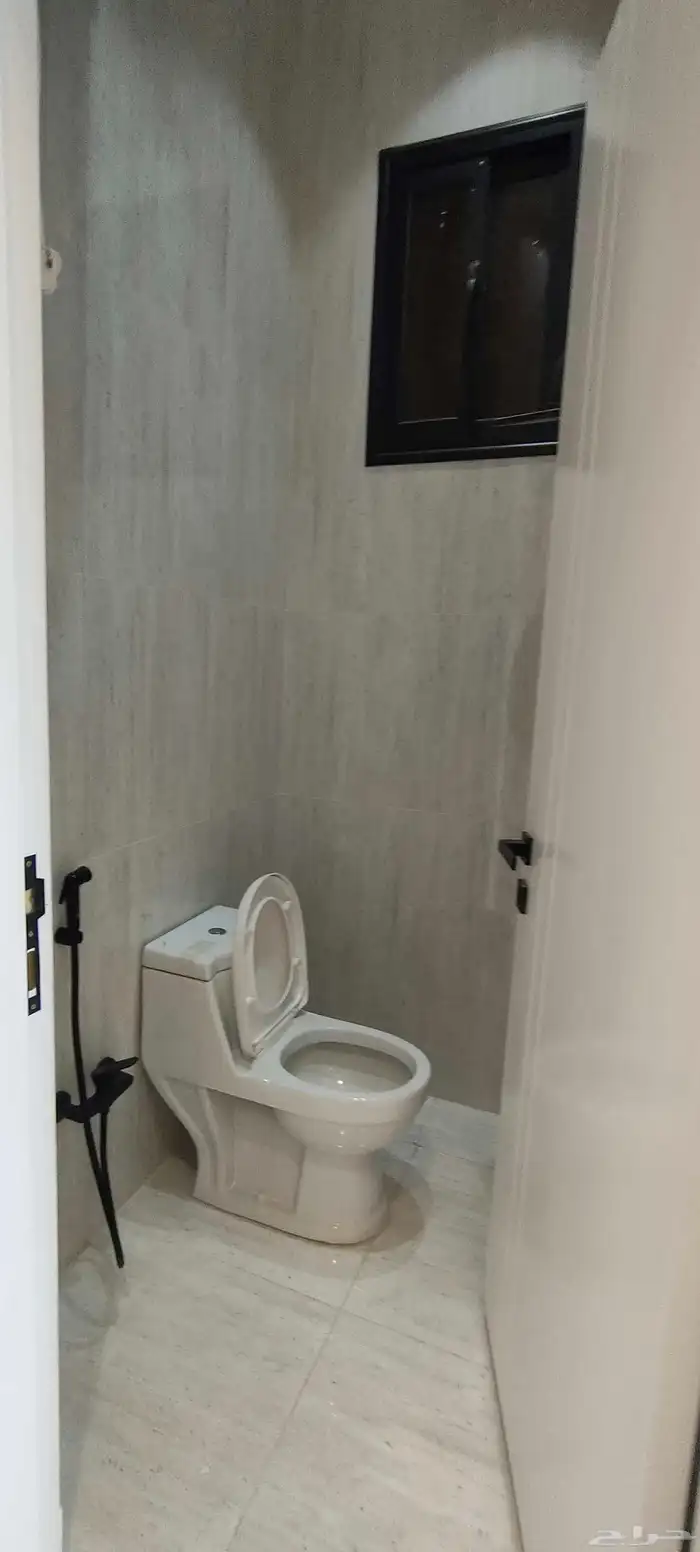 للبيع شقق ارضية وارواف علويه موقع مميز واسعار مناسبة 7