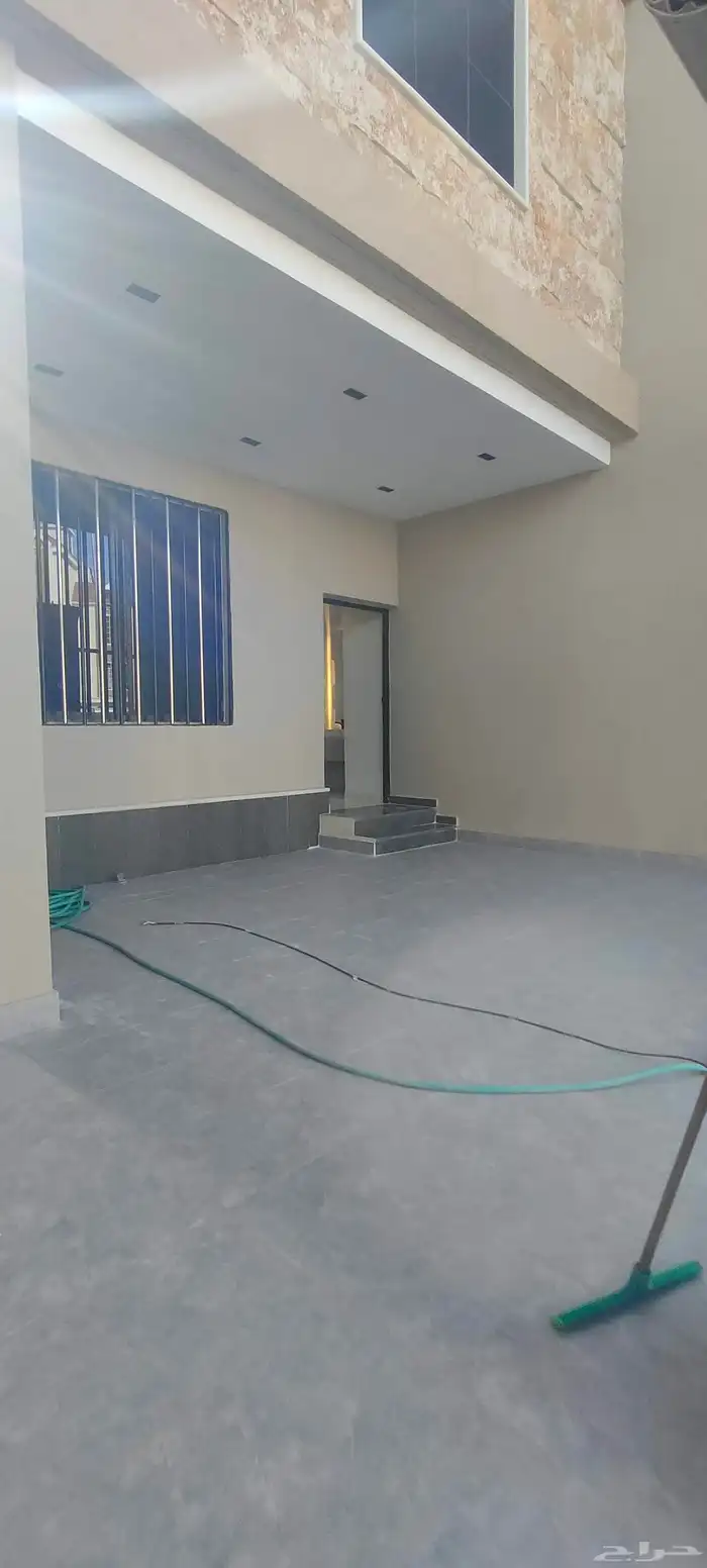 للبيع شقق ارضية وارواف علويه موقع مميز واسعار مناسبة 1