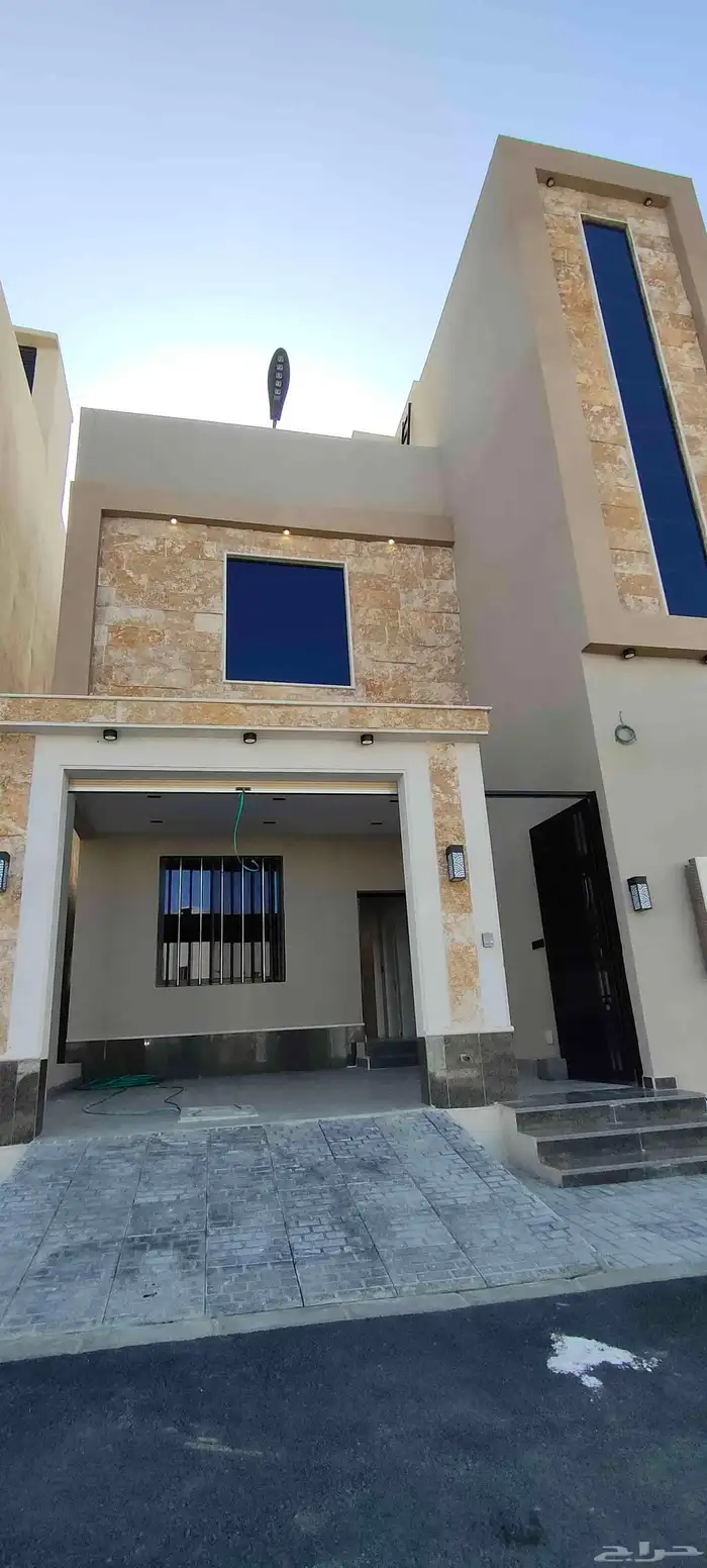 للبيع شقق ارضية وارواف علويه موقع مميز واسعار مناسبة 0