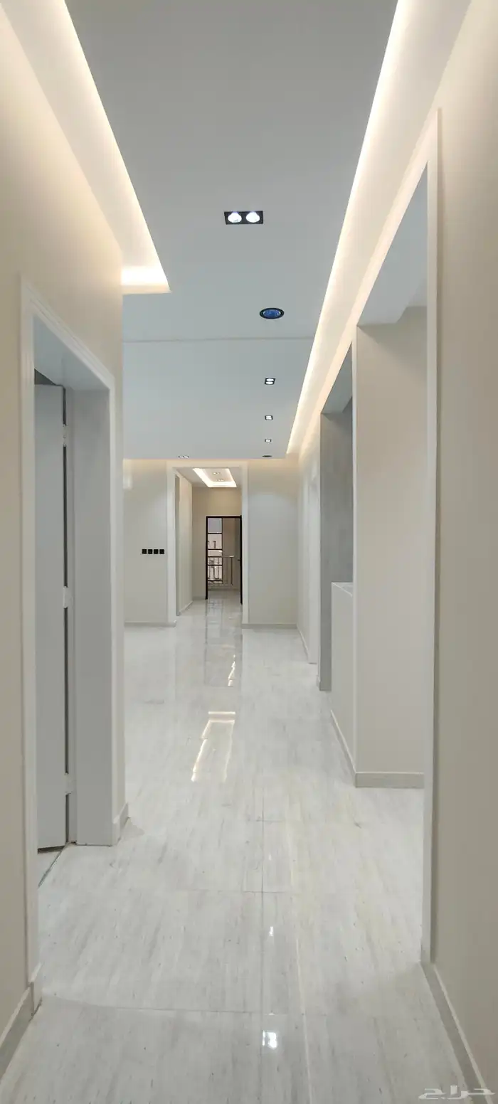 للبيع شقق ارضية وارواف علويه موقع مميز واسعار مناسبة 24