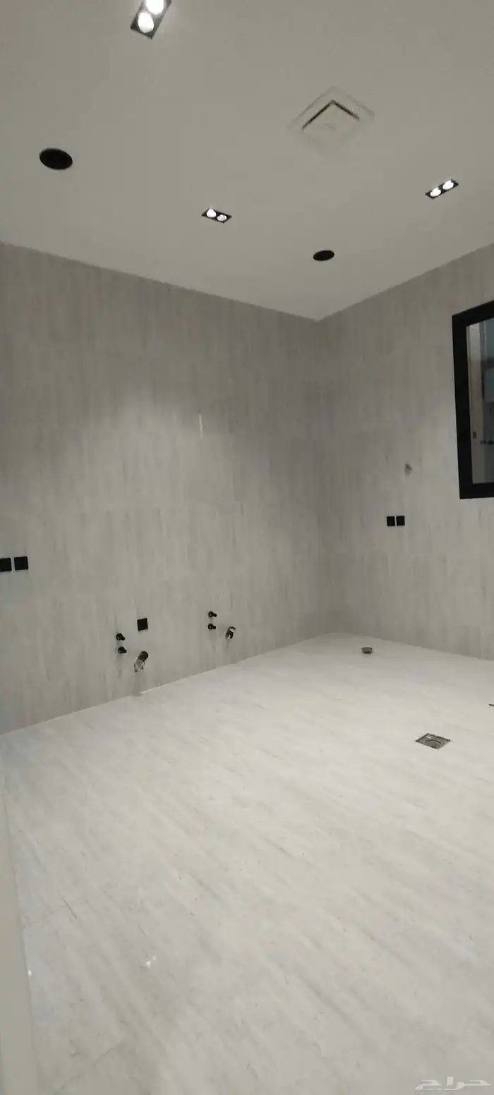 للبيع شقق ارضية وارواف علويه موقع مميز واسعار مناسبة 11