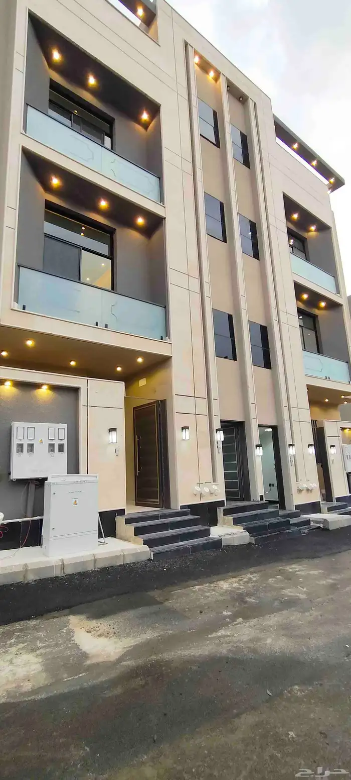 للبيع شقق ارضية بايكة سيارة مطله علي شارعين موقع مميز 0