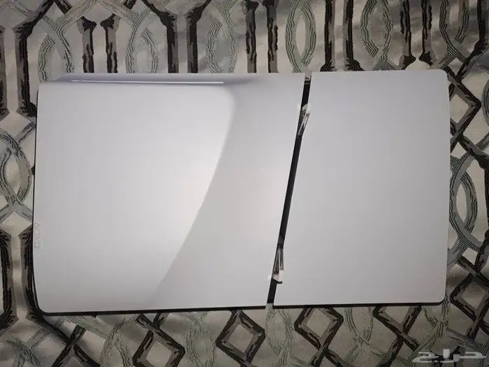 سوني5 سليم بمدخل اشرطه بجميع الاسلاك وقيور اليد مغناطيسية 1