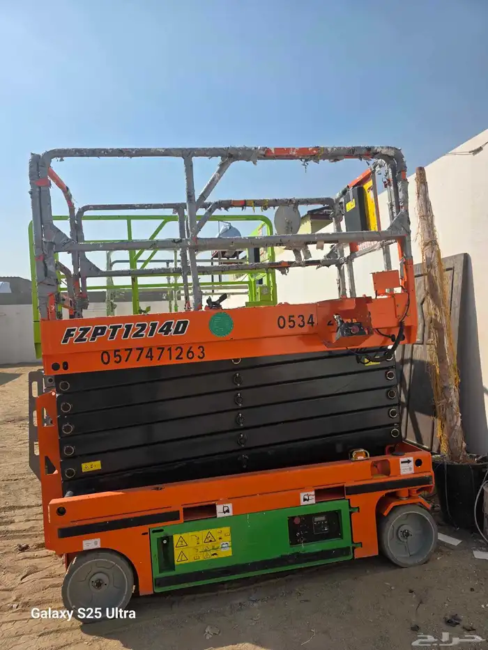 سيزرلفت للايجار مانلفت للايجار رافعه مقصيه للايجار سقالات 6