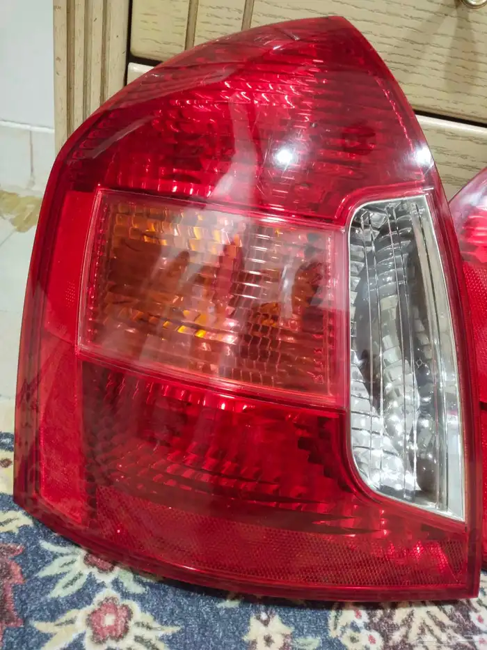 للبيع صطبات خلفي هونداي اكسنت العدد 2 حبتين يسار اصلي 0