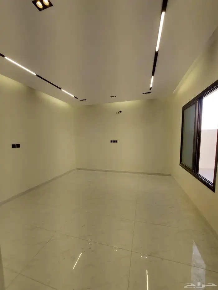 للبيع ملحق تمليك حي احد جديد 6غرف وصالة و2سطح خاص 4