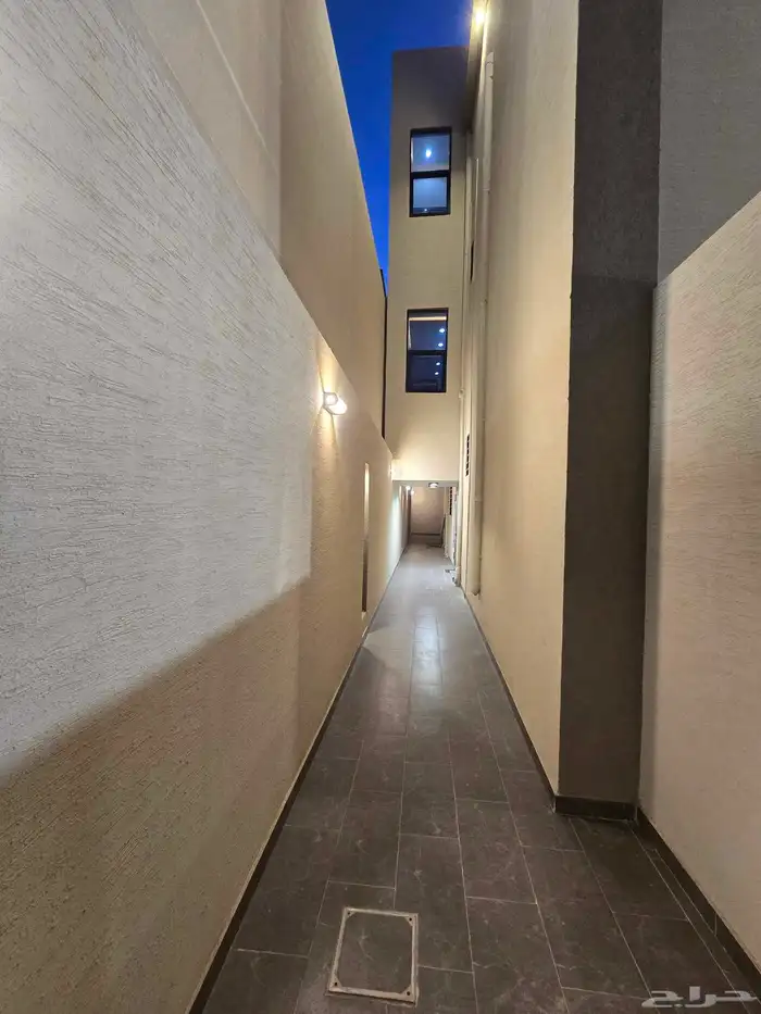 للبيع عماره مكونه من شقتين مستقلين 650 الف للشقه 20