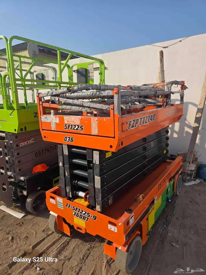 سيزرلفت للايجار مانلفت للايجار رافعه مقصيه للايجار سقالات 8