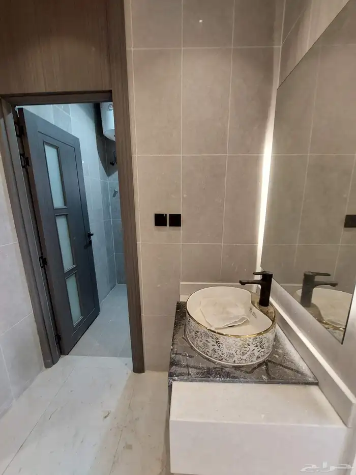 للبيع ملحق تمليك حي احد جديد 6غرف وصالة و2سطح خاص 5