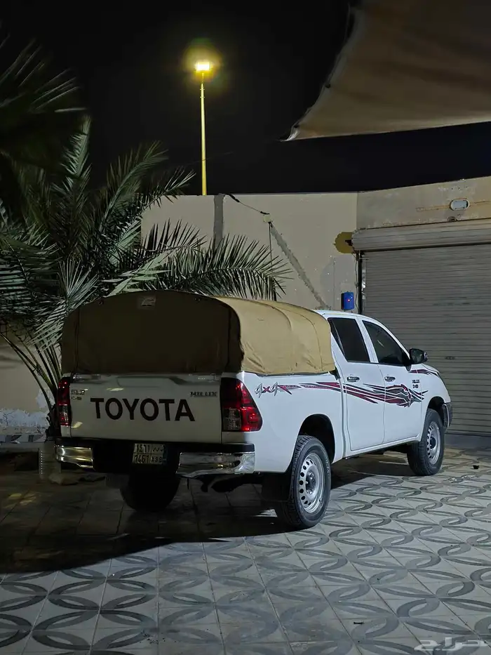 عقرب هايلوكس غمارتين مع طبق وشراع 4