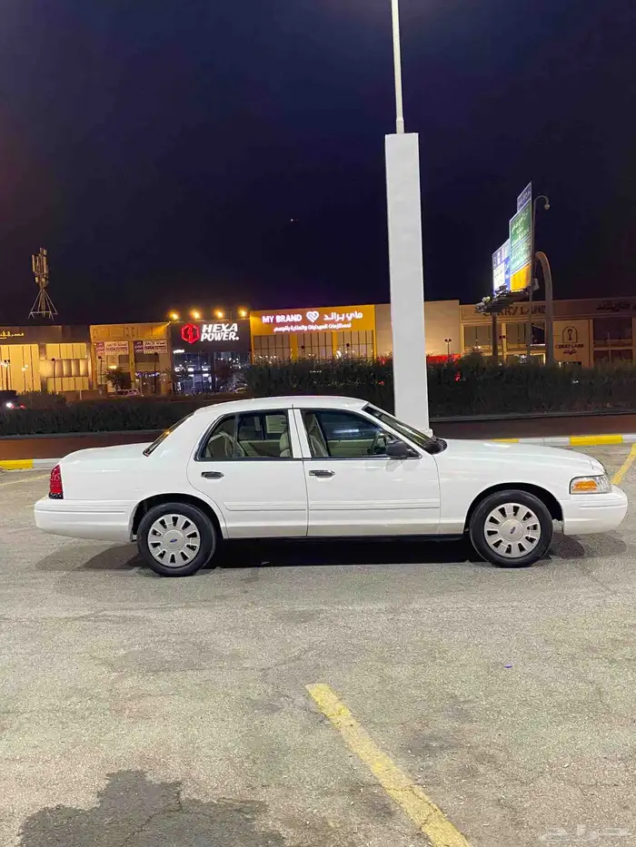 فورد فكتوريا بوليسي نظيف جدا 2011 2