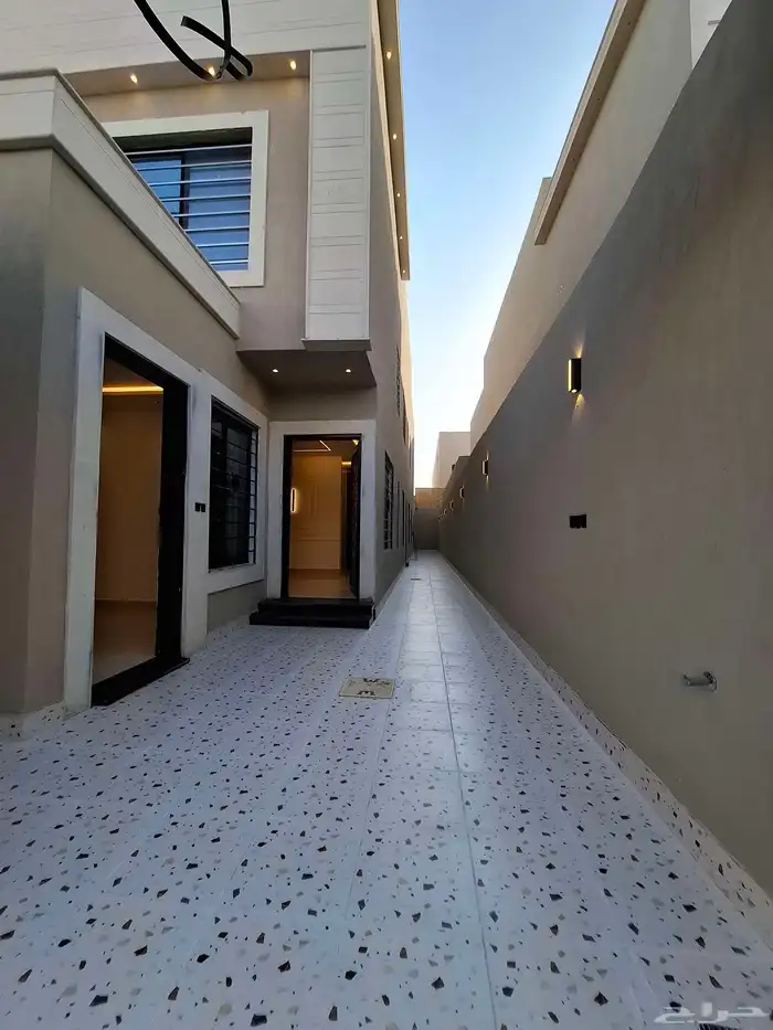 ادوار ارضيه للبيع حي بدر الشفا 700الف مع مشب 1