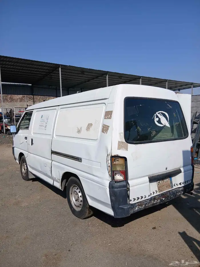 ميتسوبيشي باص صغير 2