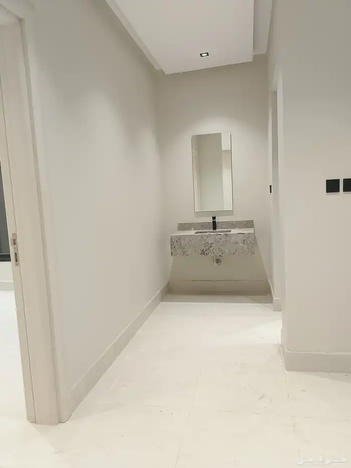 للبيع شقه تمليك ارضيه حي احد بالدمام جديد6 غرف وصاله 690 الف 2