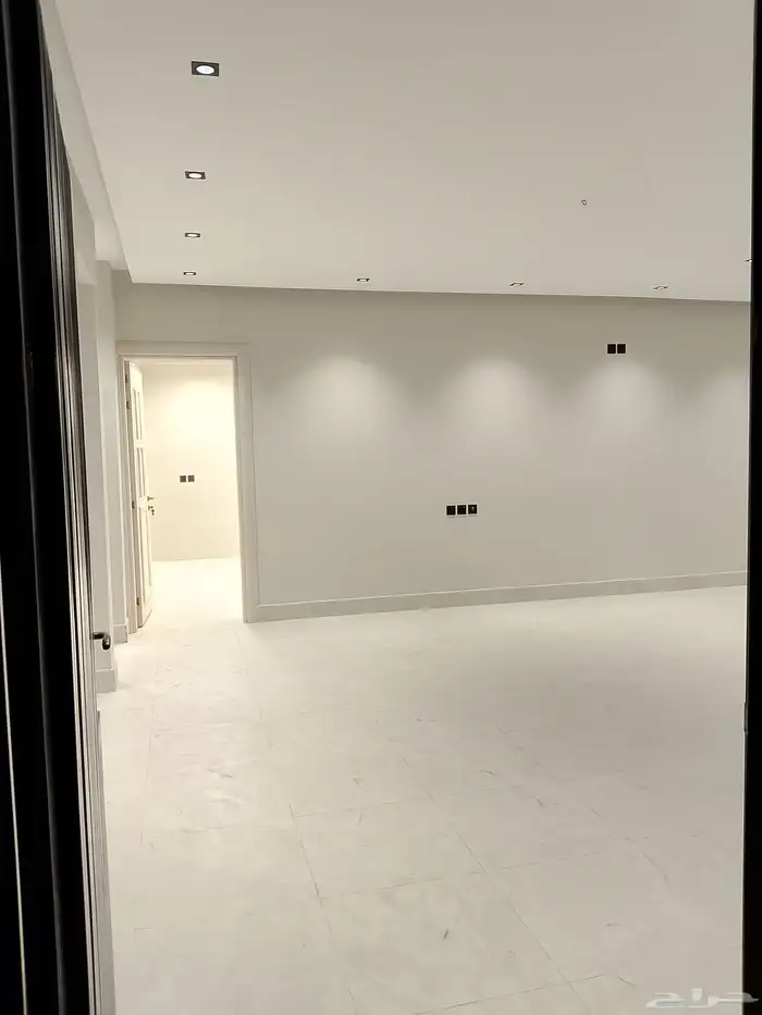 للبيع شقه تمليك ارضيه حي احد بالدمام جديد6 غرف وصاله 690 الف 1