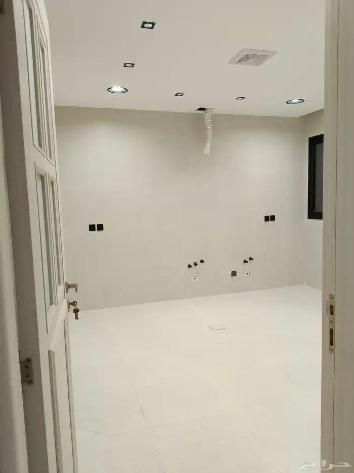 للبيع شقه تمليك ارضيه حي احد بالدمام جديد6 غرف وصاله 690 الف 5