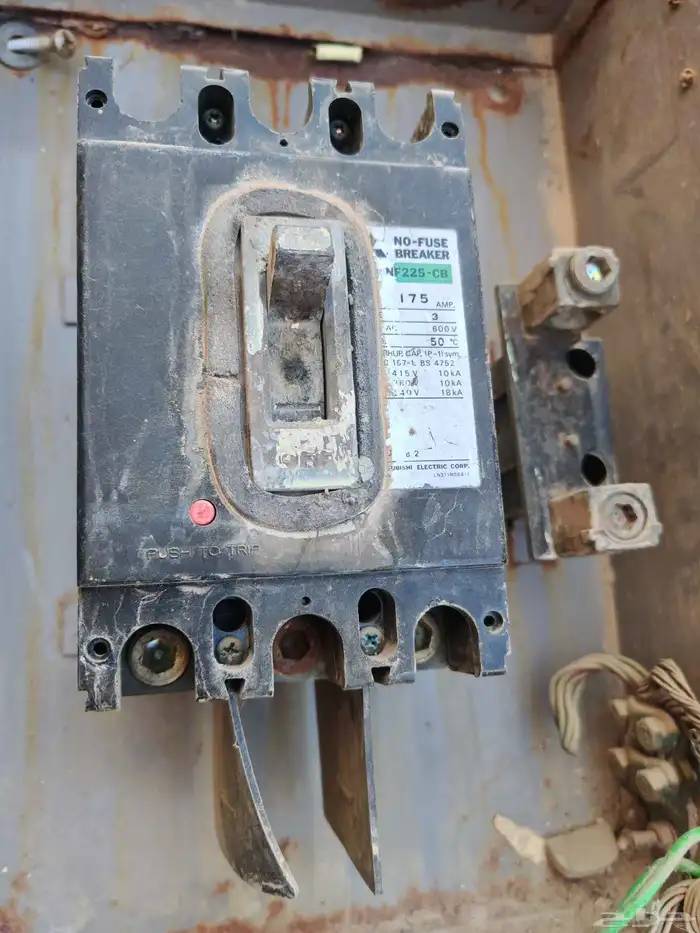 قاطع كهرباء للبيع 200 امبير على السوم. 1