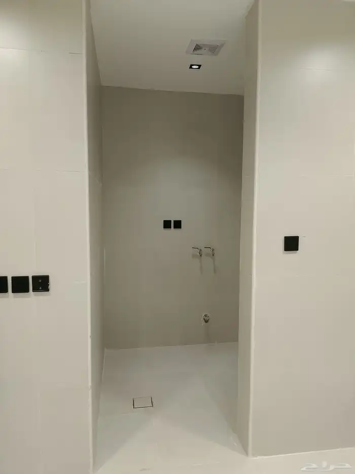 للبيع شقه تمليك ارضيه حي احد بالدمام جديد6 غرف وصاله 690 الف 7