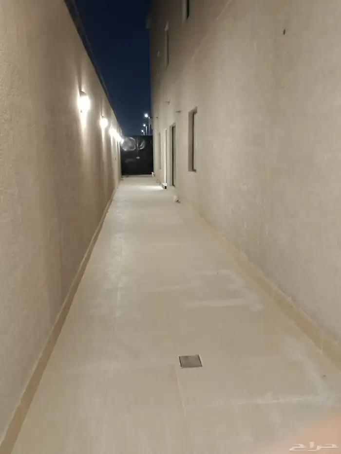 للبيع شقه تمليك ارضيه حي احد بالدمام جديد6 غرف وصاله 690 الف 12