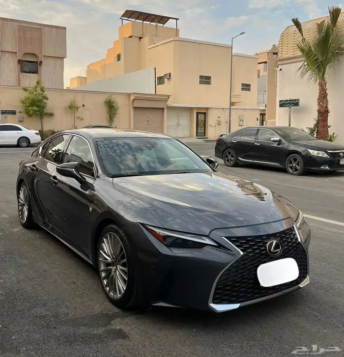 لكزس IS 2021 1