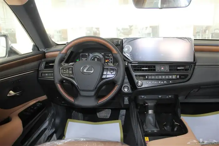 لكزس - ES300 Bh هايبرد - 2025 - نص فل - خليجي 19