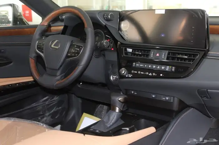 لكزس - ES300 Bh هايبرد - 2025 - نص فل - خليجي 13