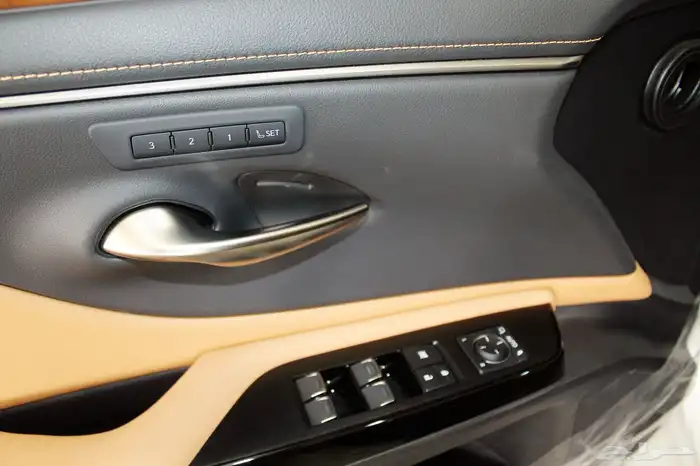 لكزس - ES300 Bh هايبرد - 2025 - نص فل - خليجي 17