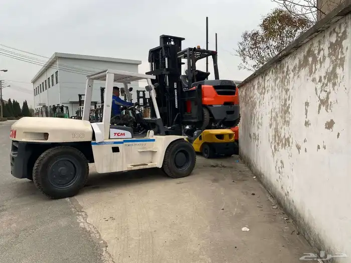 تأجير رافعات إيجار معدات فركلفلت سكينه شوكه كلارك 4