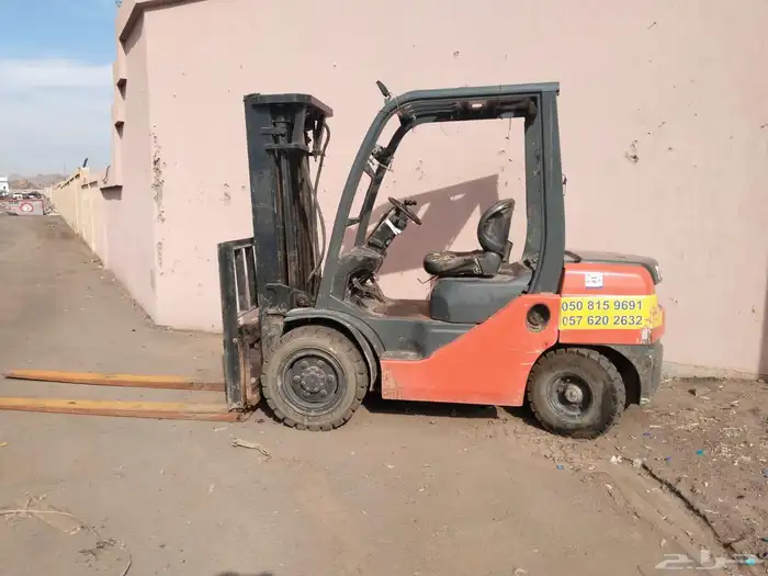 تأجير رافعات إيجار معدات فركلفلت سكينه شوكه كلارك 2