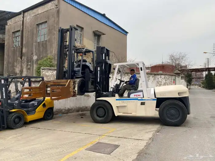 تأجير رافعات إيجار معدات فركلفلت سكينه شوكه كلارك 3