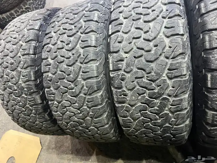 جنوط جي ام سي مع كفرات ودواي نص حجري مقاس 285 70 17 11