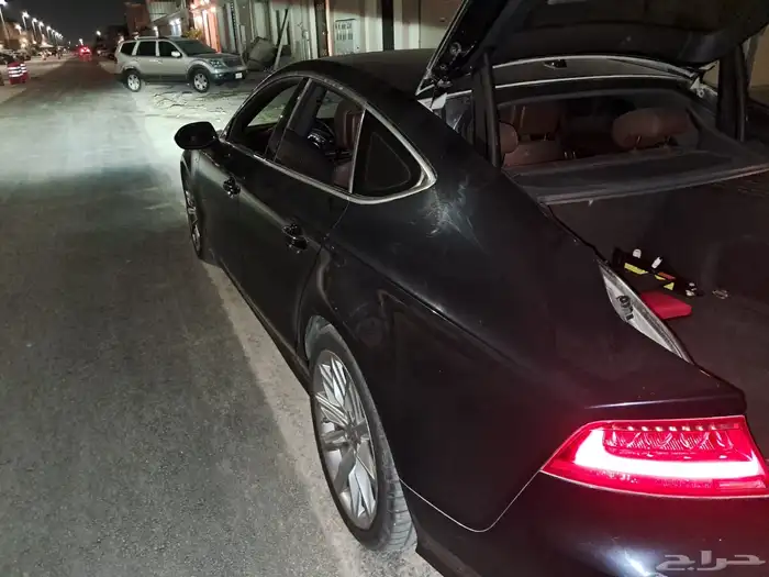 سياره للبيع اودي للتواصل على الرقم هذا 8