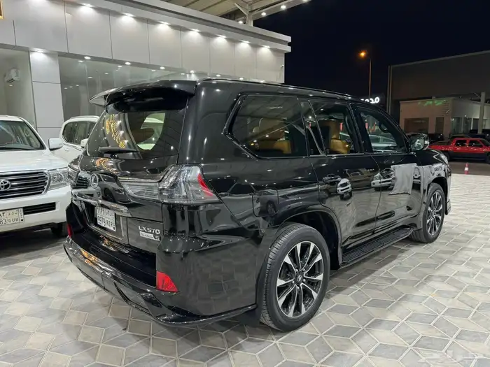 لكزس 2021 LX 570 بلاك اديشين شررط وكالة 7