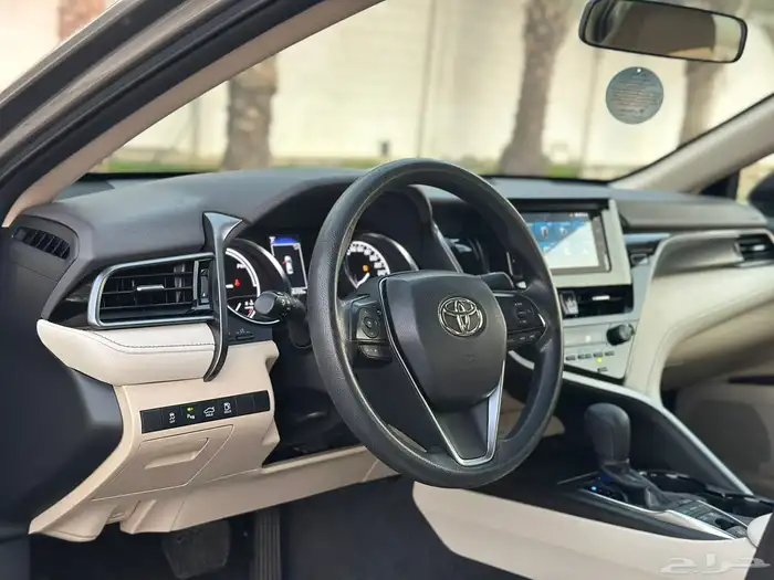 تويوتا كامري 2023 LE هايبرد 11