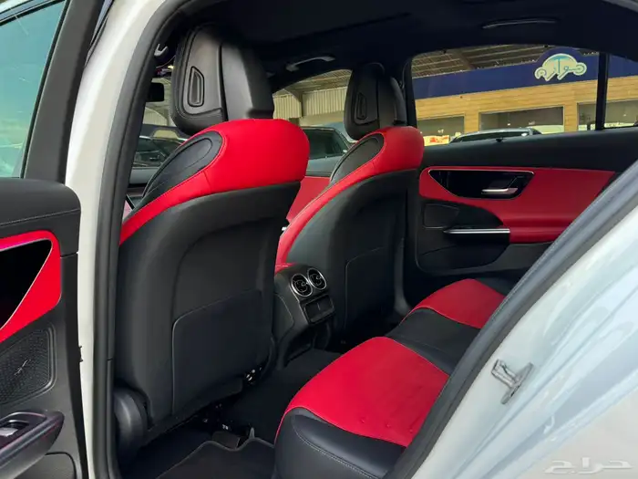 مرسيدس C300 2024 Full options عداد 7 الاف 7