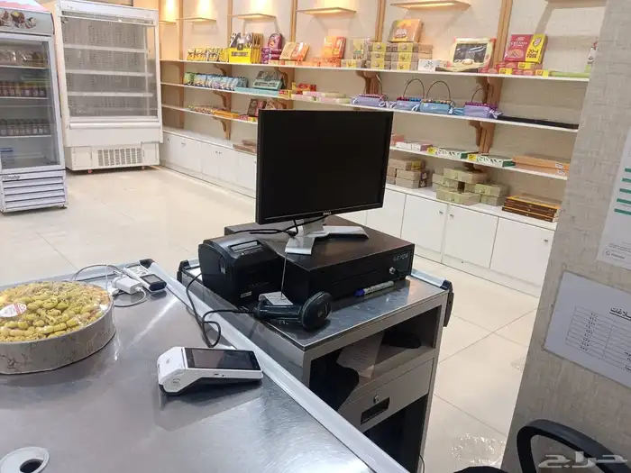 ثلاجات طاولات كاشير مكيف محل حلويات للبيع 4