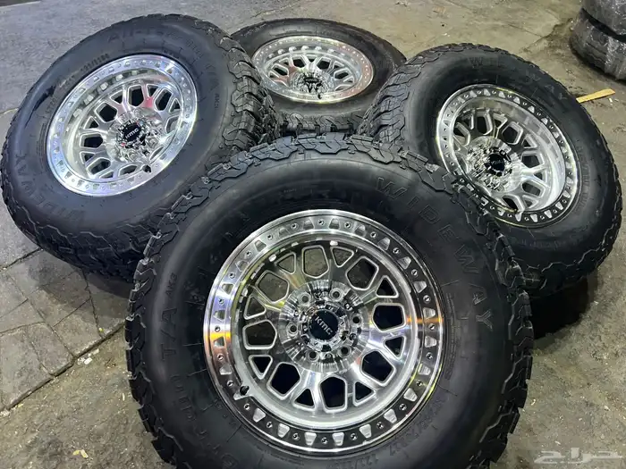 جنوط جي ام سي مع كفرات ودواي نص حجري مقاس 285 70 17 1