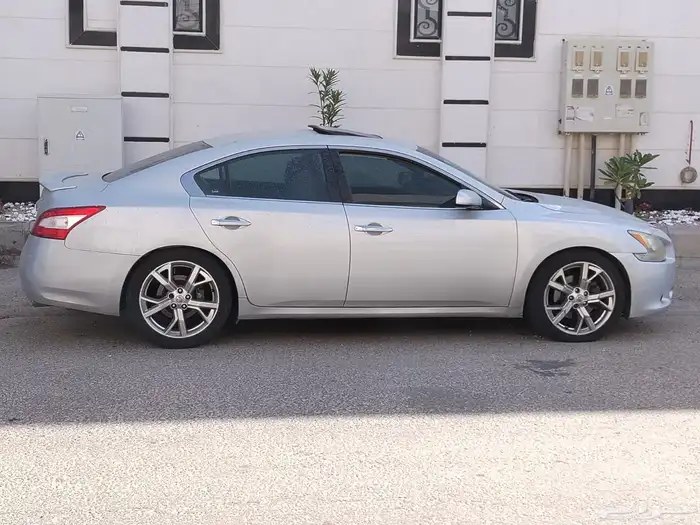 للبيع نيسان مكسيما موديل 2010 0