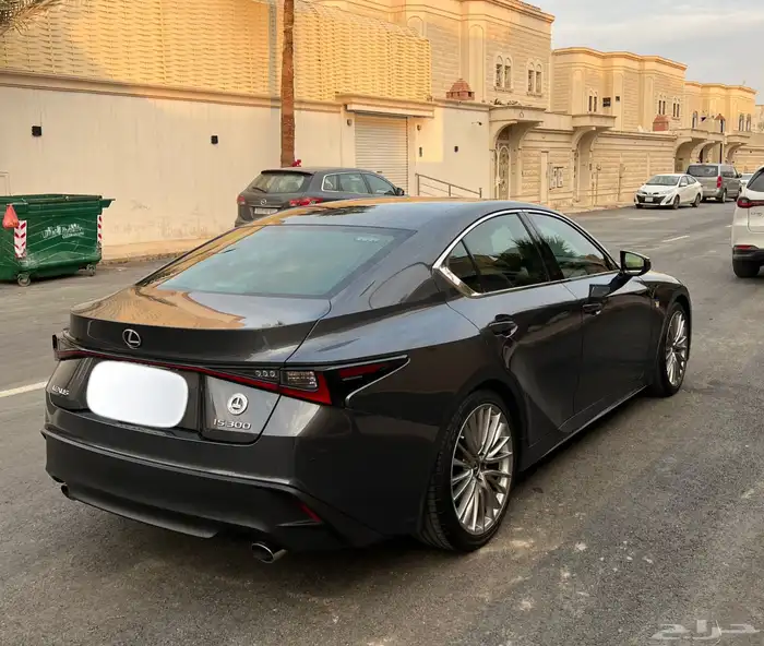 لكزس IS 2021 3